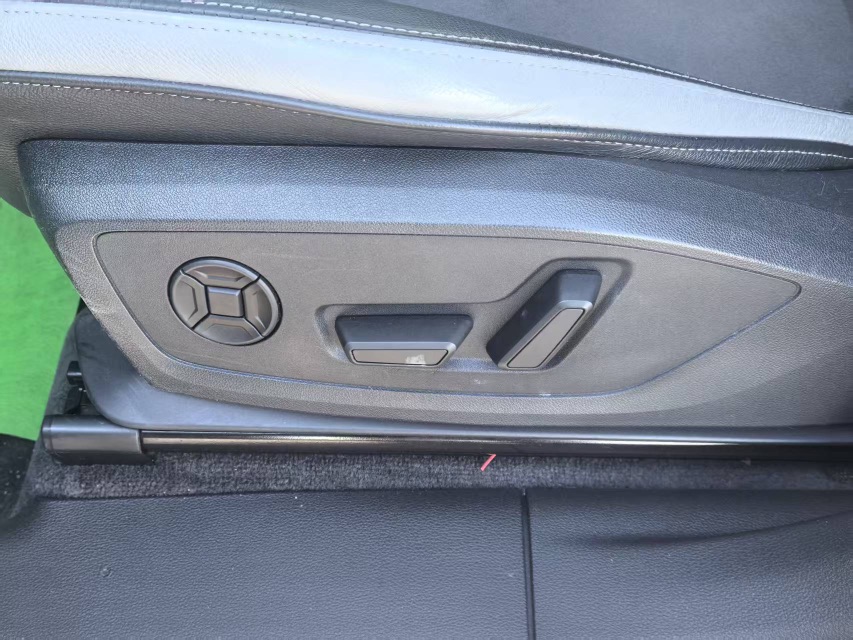 Audi Q3 2023 car image #11