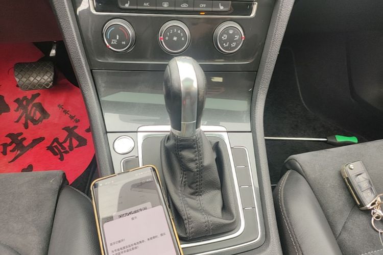 Volkswagen Golf 2018 car image #14