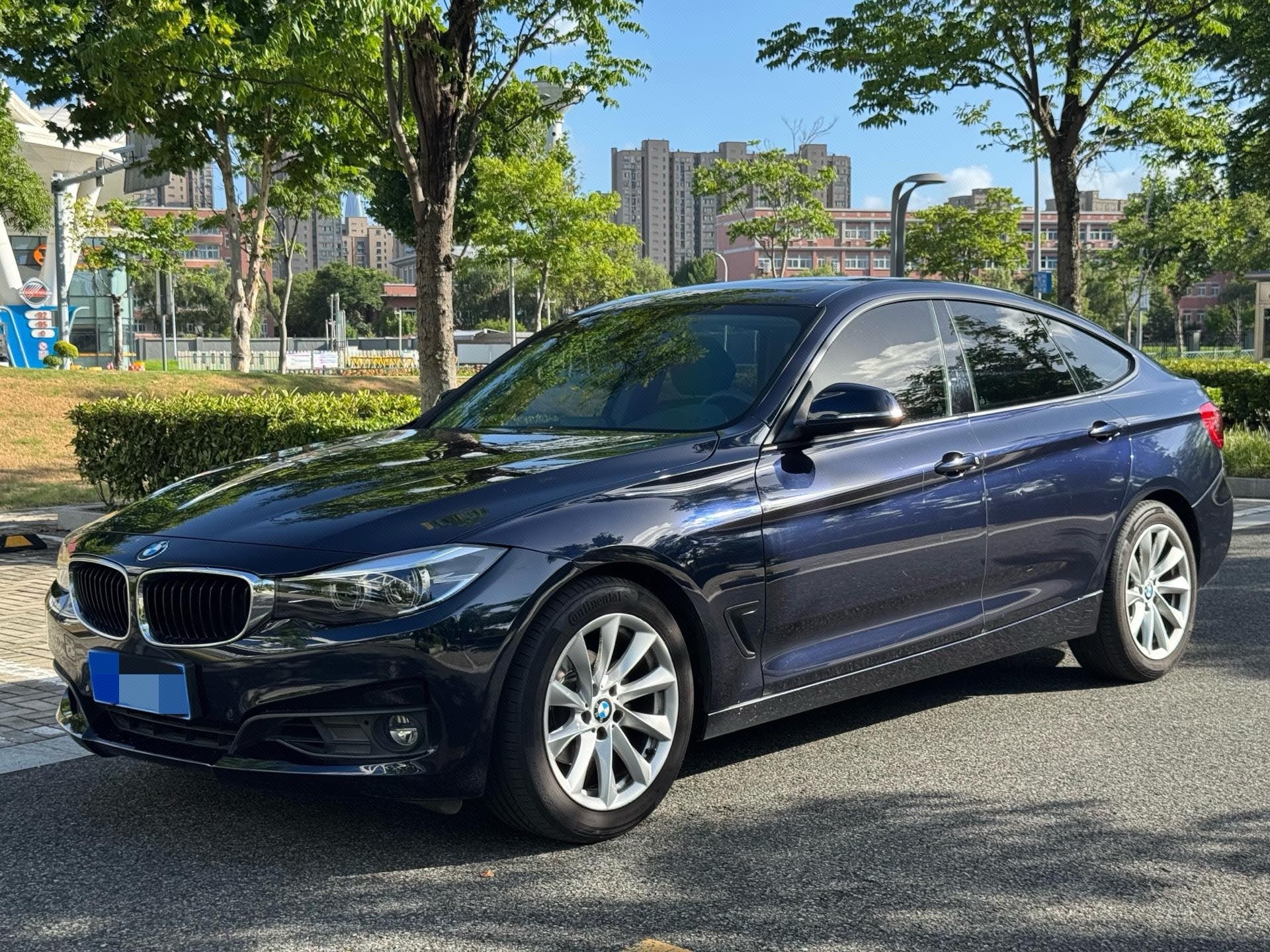 BMW 3 Series GT 2017 BMW 3 Series GT 2017 car image