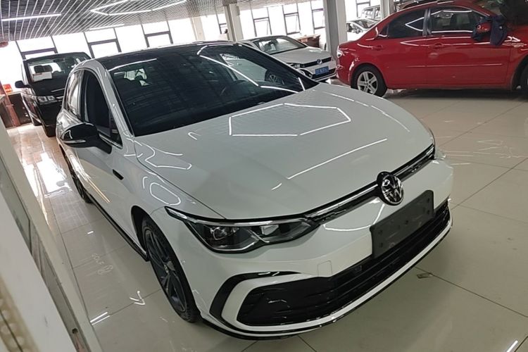 Volkswagen Golf 2021 car image #4