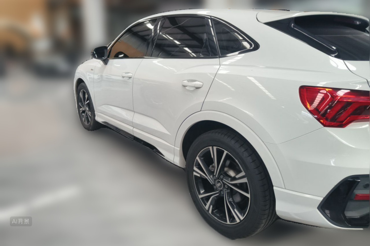 Audi Q3 2022 car image #5