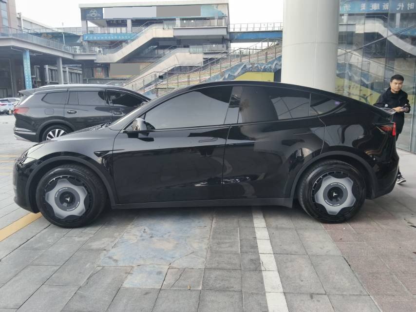 Tesla Model Y 2024 #3 Tesla Model Y 2024 car image #3