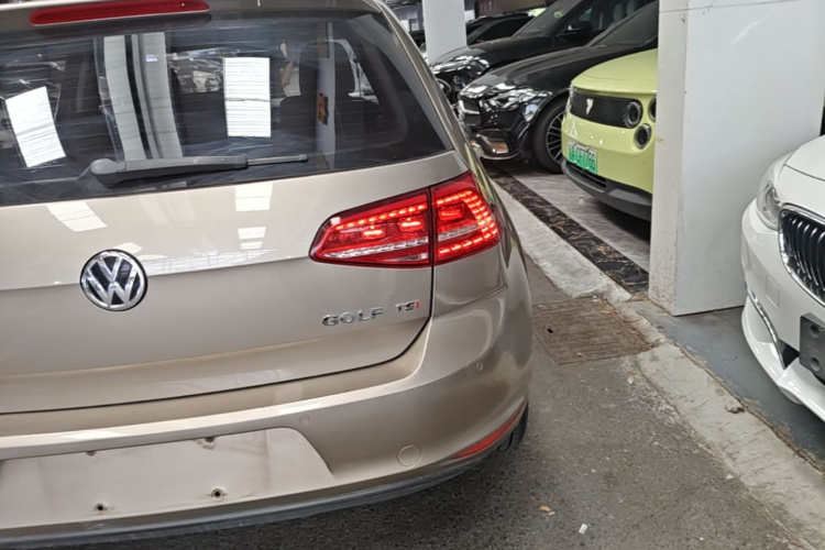 Volkswagen Golf 2017 car image #8