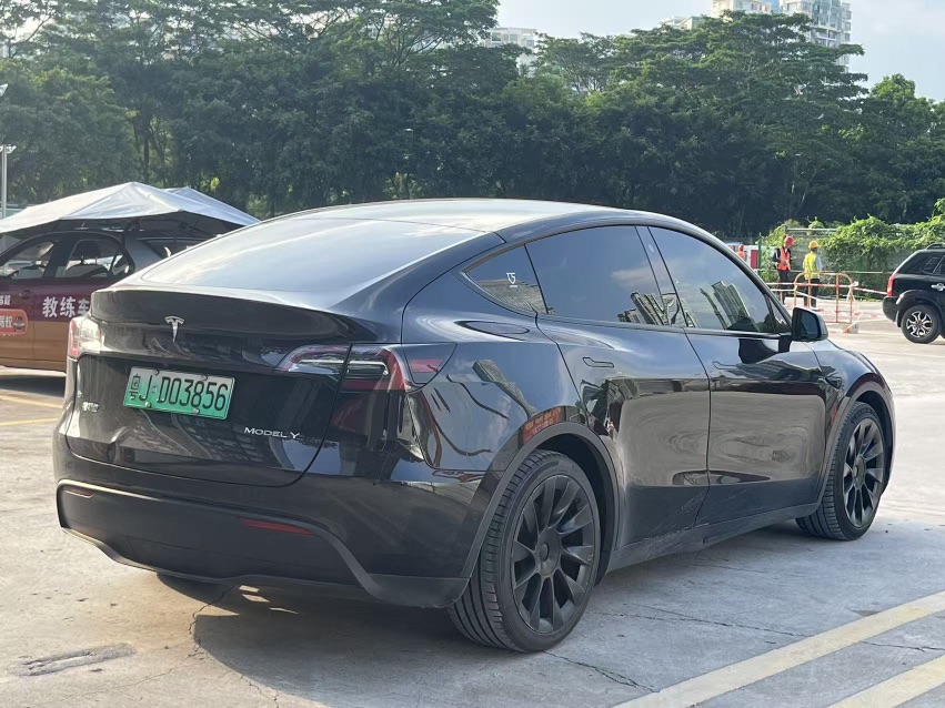 Tesla Model Y 2021 #4 Tesla Model Y 2021 car image #4