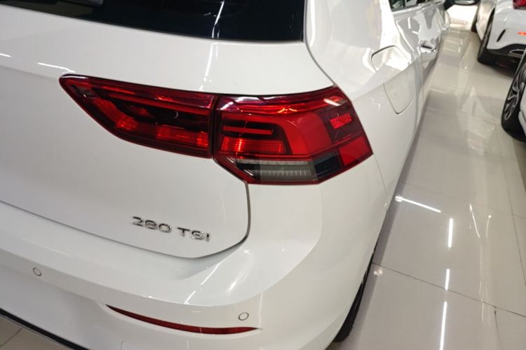 Volkswagen Golf 2022 car image #8