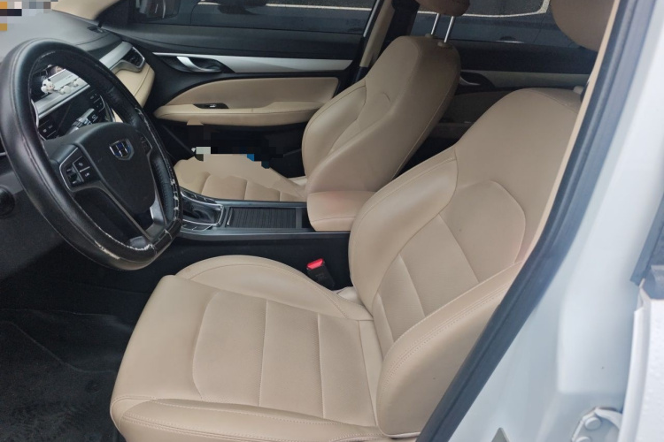 GEELY Emgrand 2019 car image #15