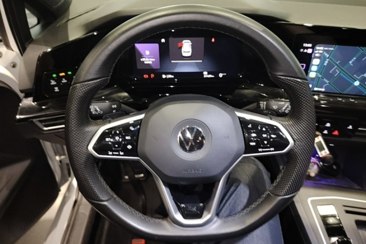Volkswagen Golf 2021 car image #11