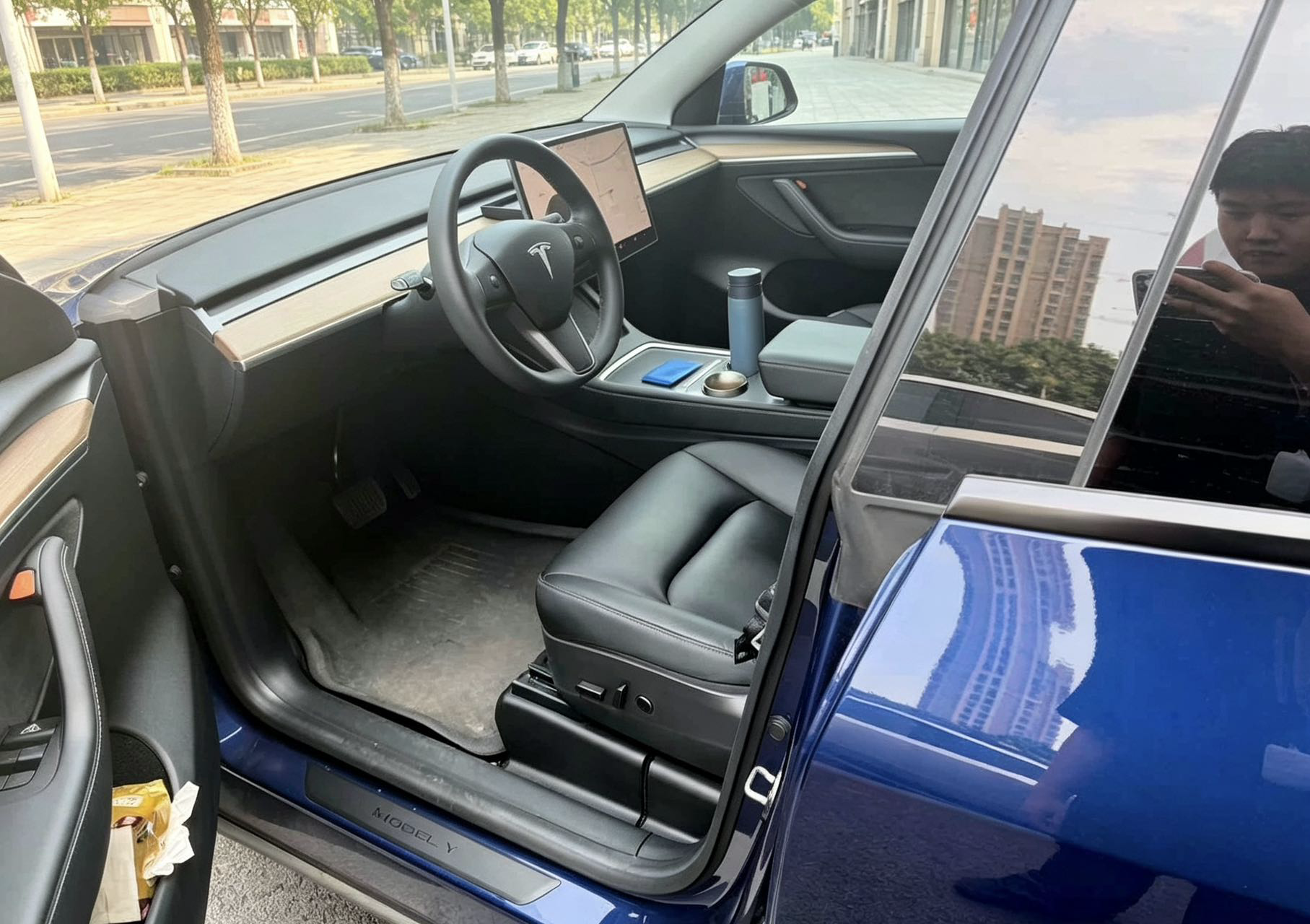 Tesla Model Y 2022 car image #2