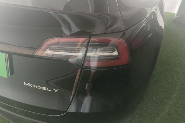Tesla Model Y 2024 #8 Tesla Model Y 2024 car image #8
