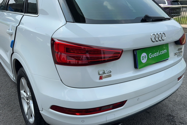 Audi Q3 2017 car image #6