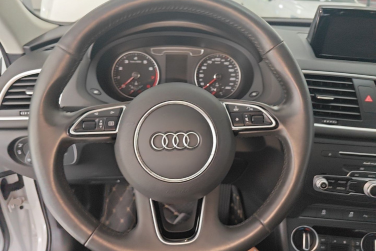 Audi Q3 2019 #11 Audi Q3 2019 car image #11