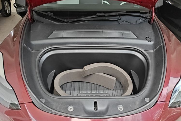 Tesla Model Y 2021 car image #22