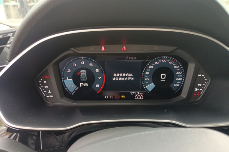 Audi Q3 2021 car image #16