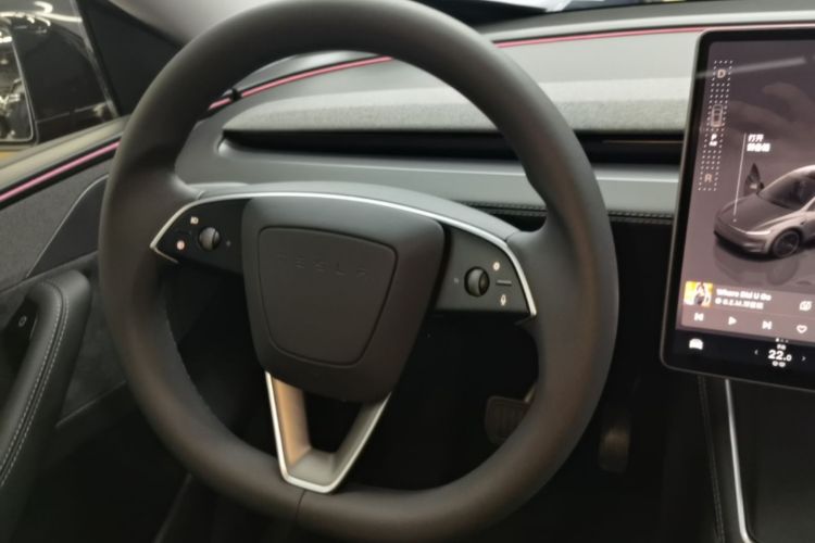 Tesla Model Y 2025 #11 Tesla Model Y 2025 car image #11
