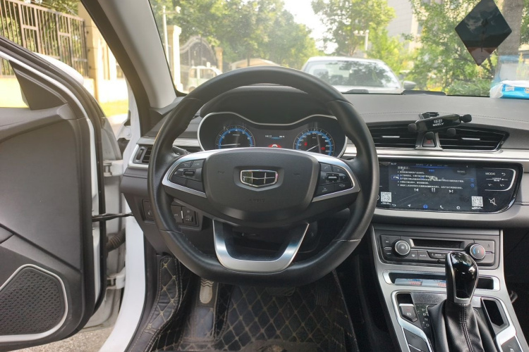 GEELY Emgrand 2019 #11 GEELY Emgrand 2019 car image #11