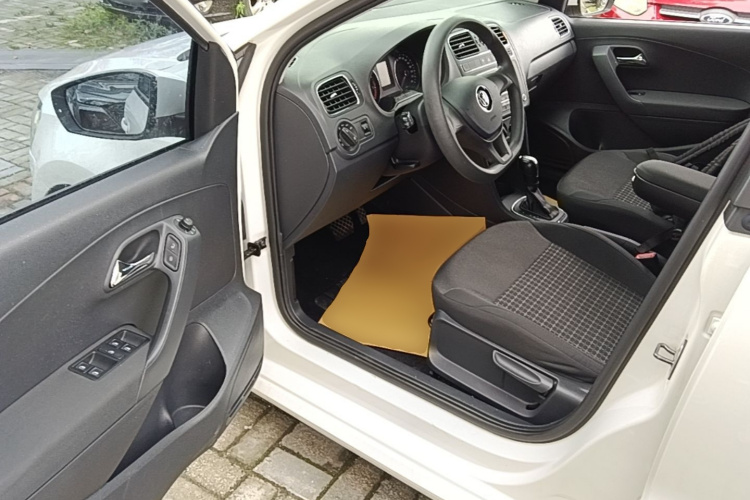 Volkswagen Polo 2016 car image #16