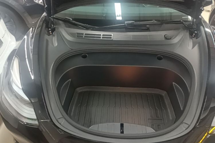 Tesla Model 3 2023 car image #20