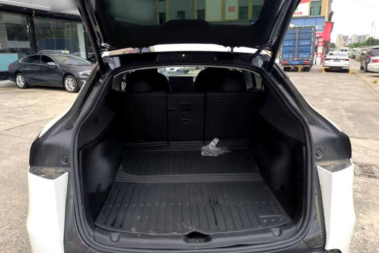 Tesla Model Y 2025 car image #19