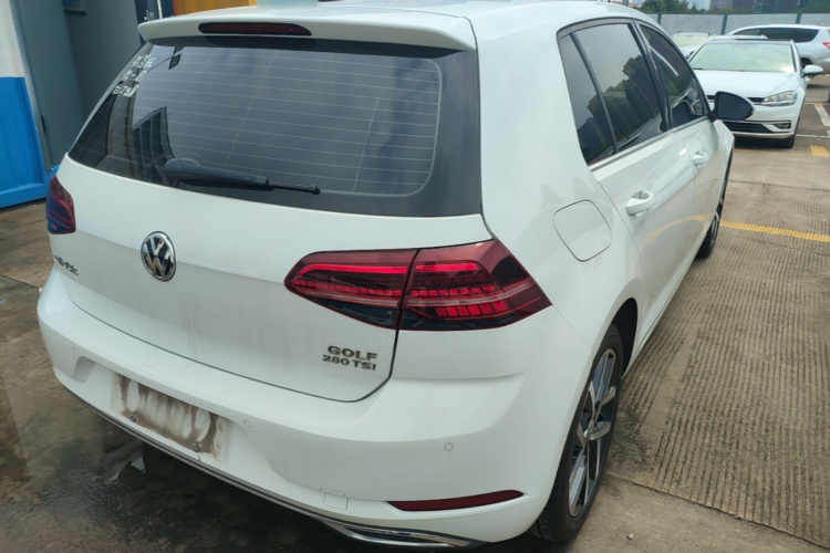 Volkswagen Golf 2020 car image #5