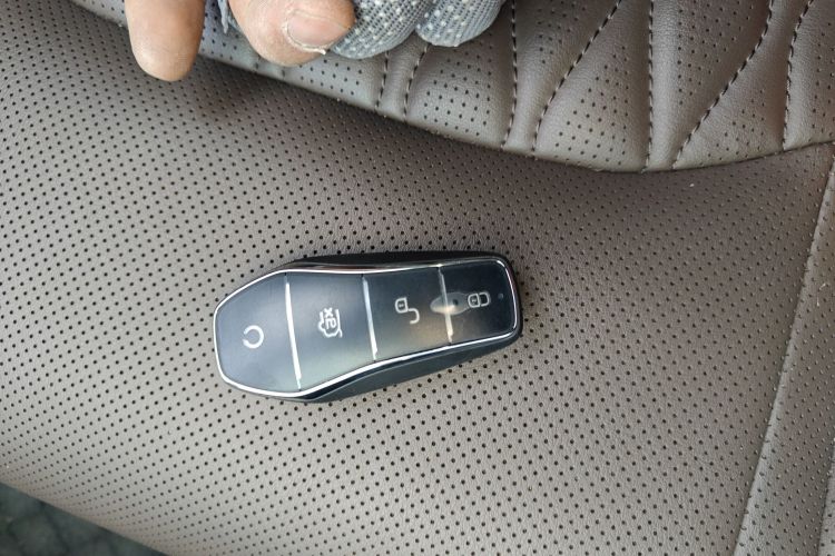BYD Han 2023 car image #10