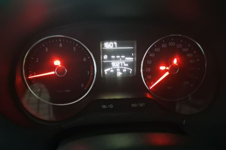 Volkswagen Polo 2015 car image #10