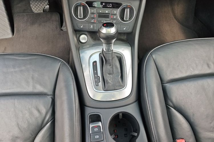 Audi Q3 2016 car image #14