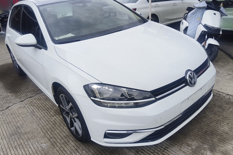 Volkswagen Golf 2020 car image #6