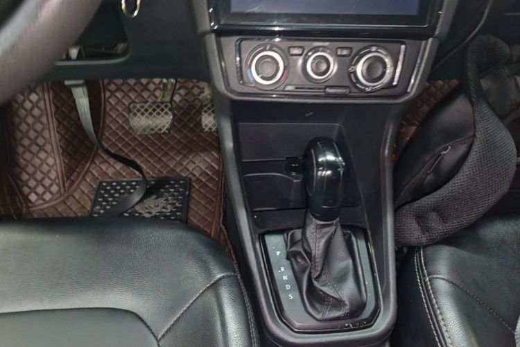 Volkswagen Santana 2018 car image #14
