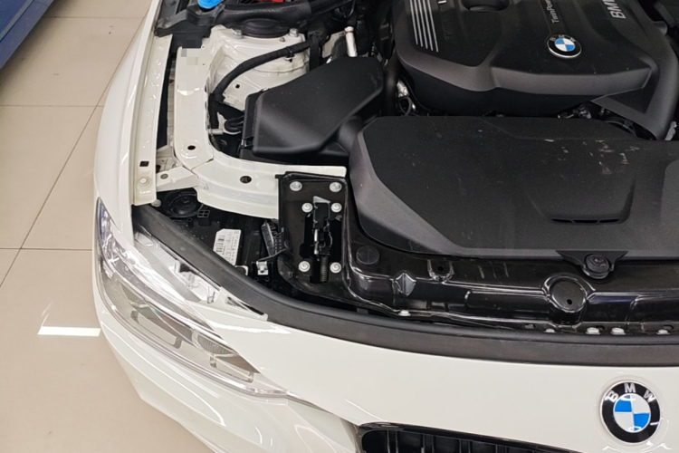 BMW 3 Series 2018 car image #23