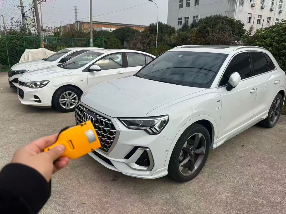 Audi Q3 2024 car image 