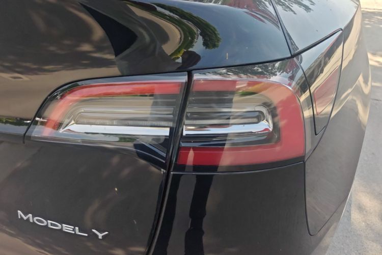 Tesla Model Y 2022 car image #8