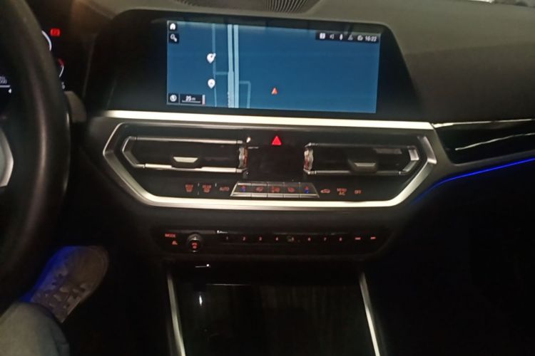 BMW 3 Series 2022 #13 BMW 3 Series 2022 car image #13