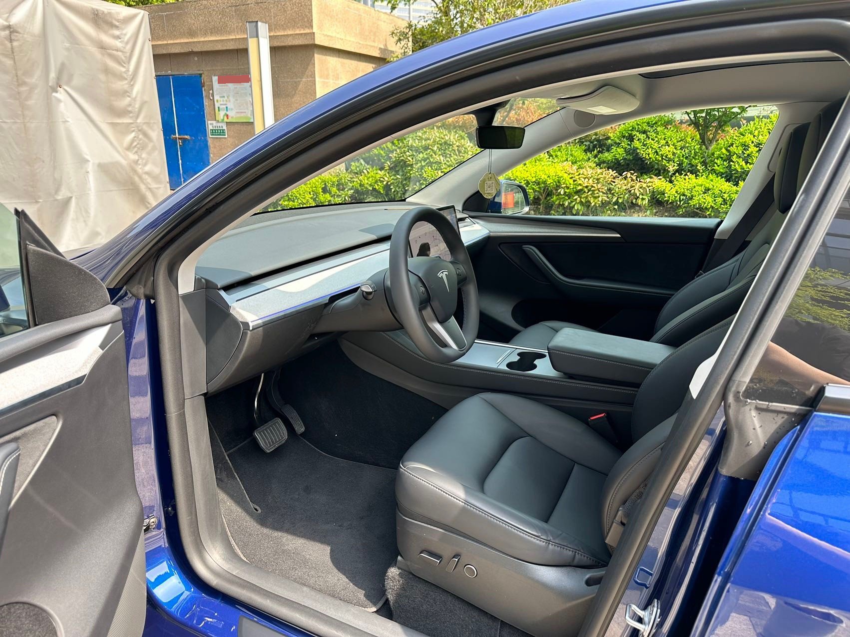 Tesla Model Y 2024 #4 Tesla Model Y 2024 car image #4