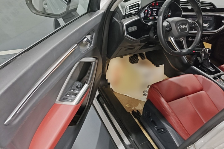 Audi Q3 2023 car image #16