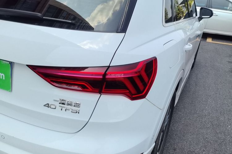 Audi Q3 2023 car image #3