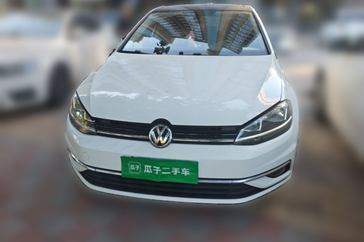 Volkswagen Golf 2019 car image #3