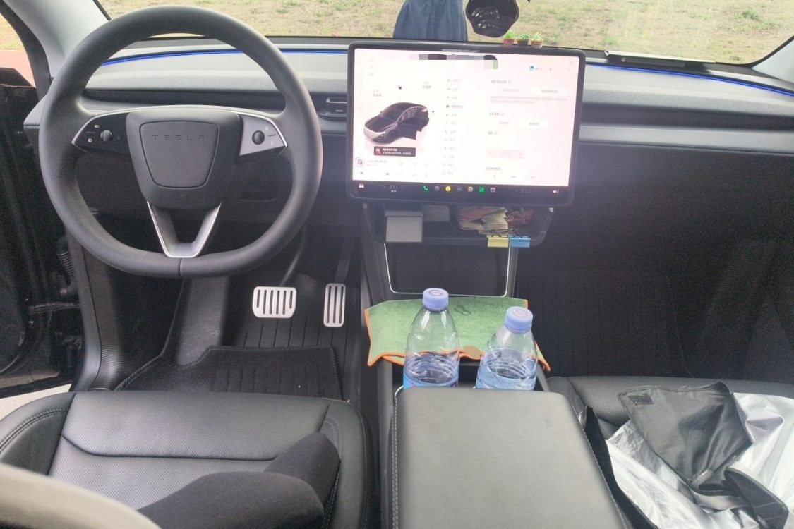 Tesla Model Y 2025 #21 Tesla Model Y 2025 image de voiture #21