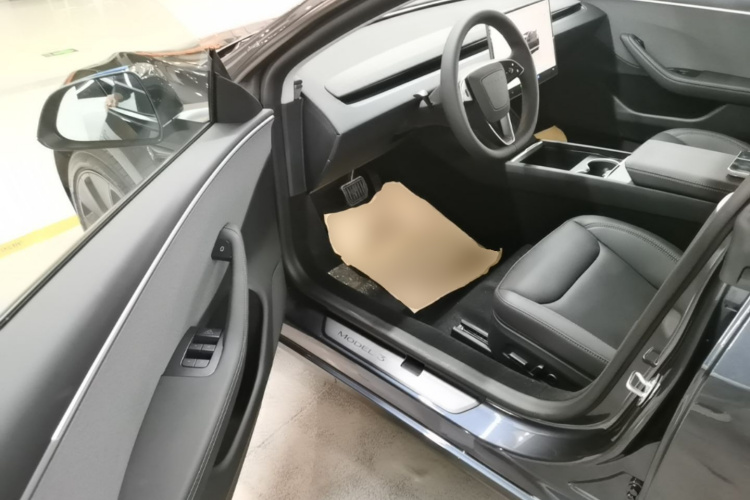 Tesla Model 3 2026 car image #12