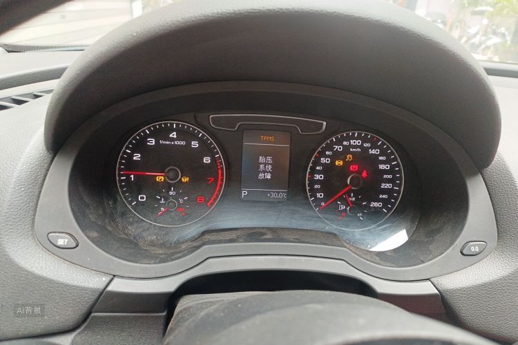 Audi Q3 2018 immagine di auto #13