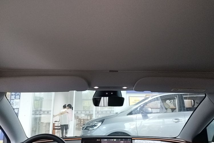 Tesla Model 3 2025 immagine di auto #18