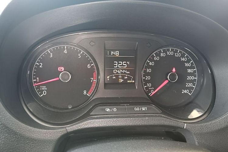 Volkswagen Polo 2016 car image #12