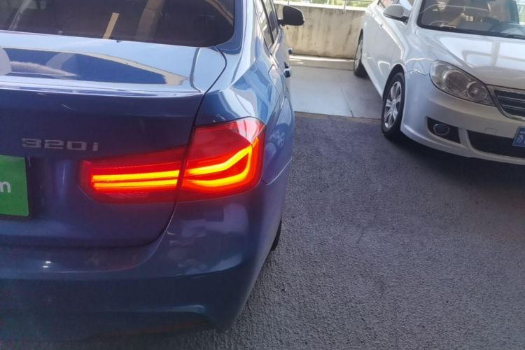 BMW 3 Series 2018 car image #8