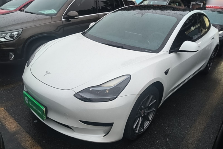 Tesla Model 3 2023 car image #2
