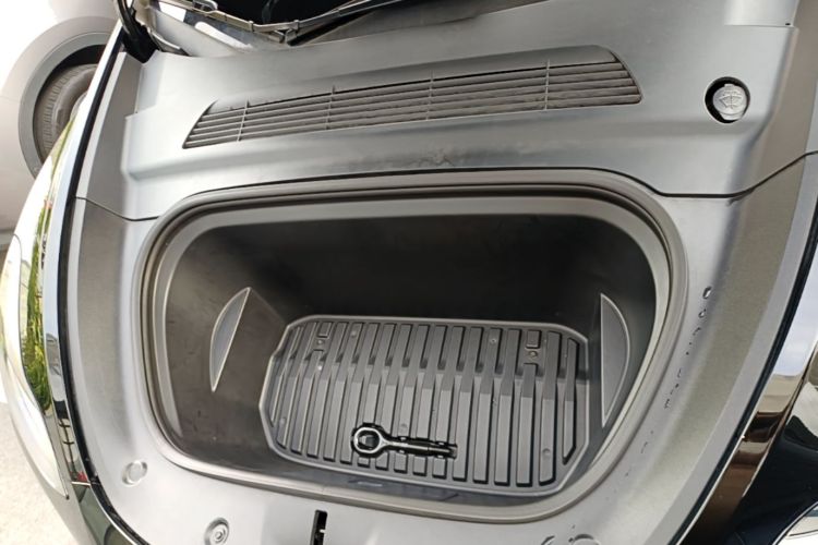Tesla Model Y 2021 car image #20