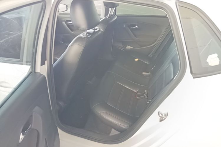 Volkswagen Polo 2018 car image #17