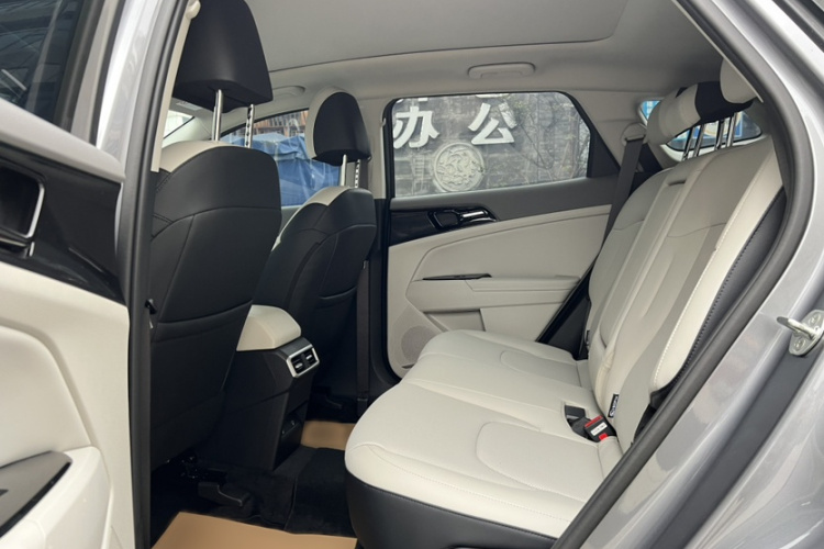 Kia Sportage 2025 immagine di auto #13