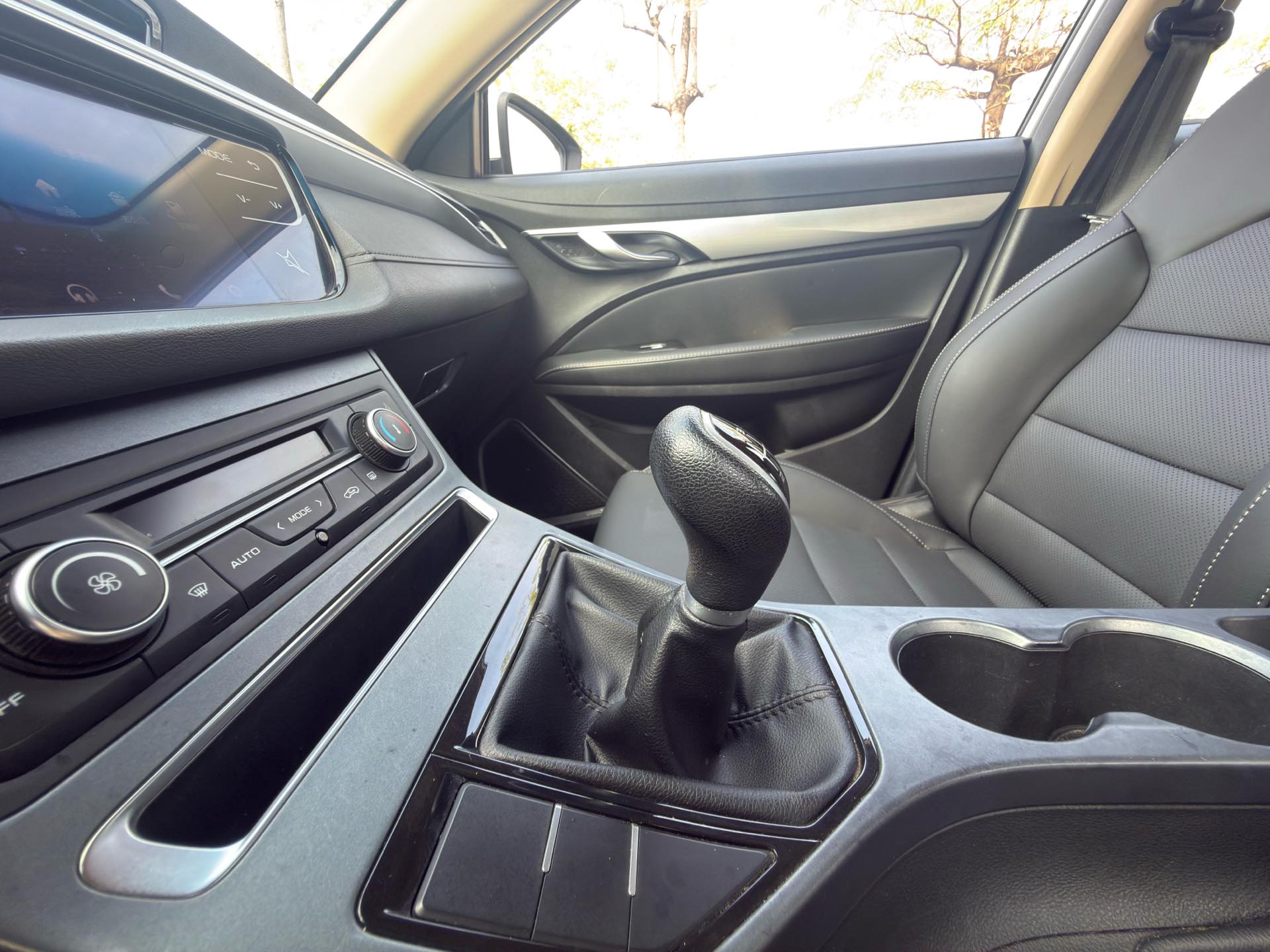 GEELY Emgrand 2019 car image #15