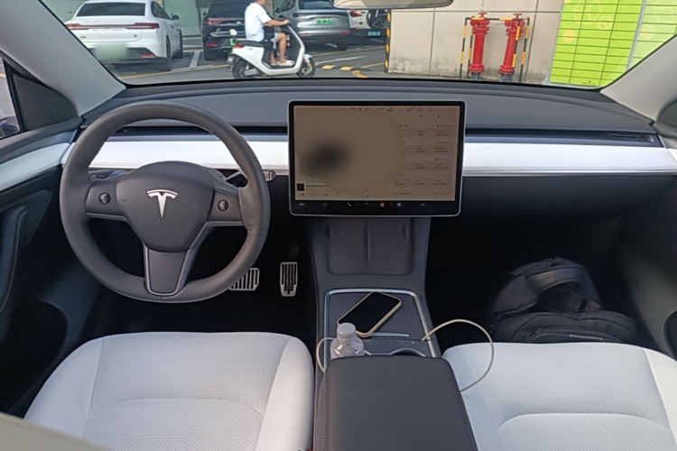 Tesla Model Y 2023 immagine di auto #11