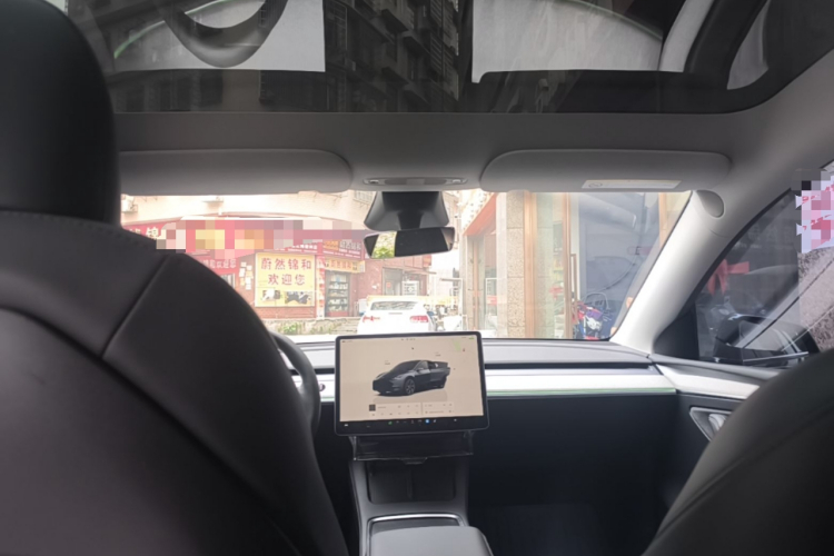 Tesla Model Y 2025 #18 Tesla Model Y 2025 car image #18