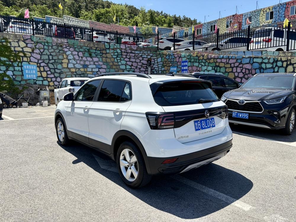 Volkswagen T-Cross 2023 car image #4